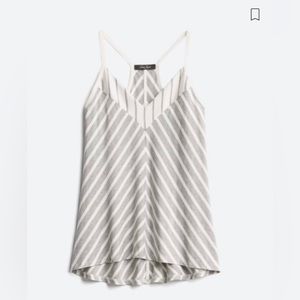 LAILA JAYDE Naila V Neck Knit Top